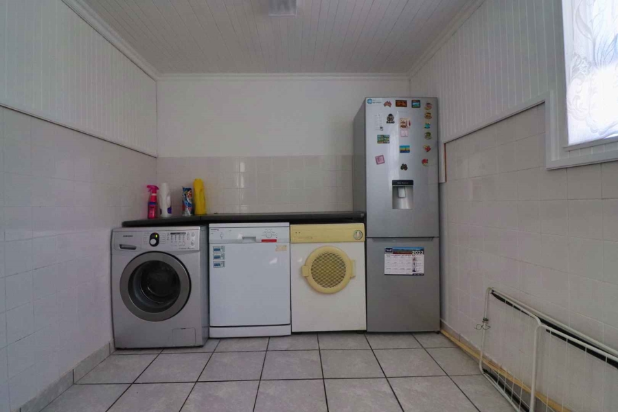 5 Bedroom Property for Sale in Sanddrift Western Cape